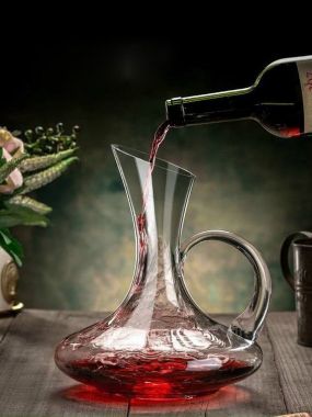 Decanter đứng tay cầm