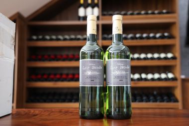 CHATEAU PETIT MOULIN WHITE